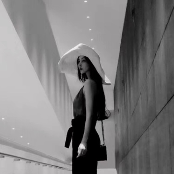 Straw hat/beach hat - Picture 4 of 5